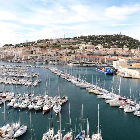 Le Carnet de Sète et sa vue sur le canal Esterno foto